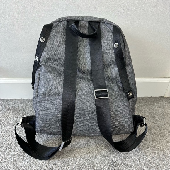 Gray Baby Bag with Minimalist Design and Durable Fabric - Picture 5 of 12